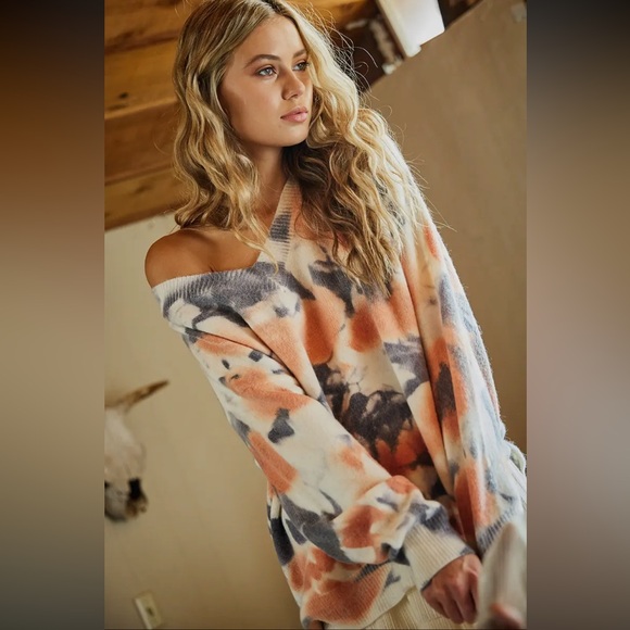 Boho tie dye print boxy sweater. - Picture 2 of 6